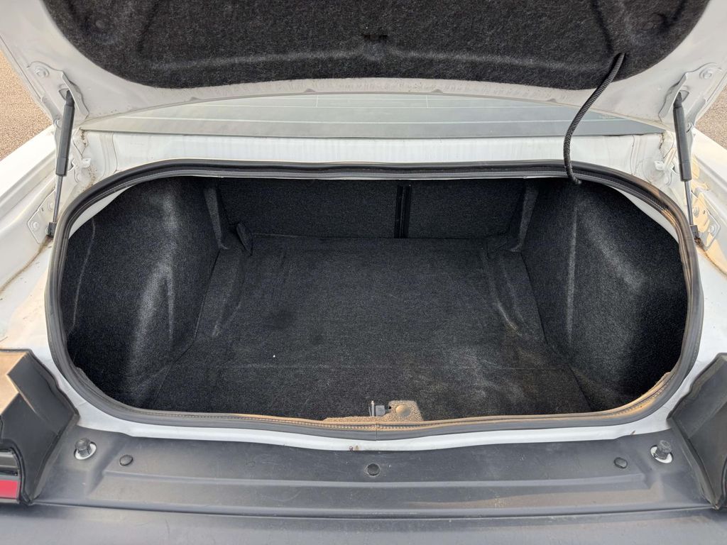 Used 2018 White Dodge R/T Scat Pack image 28