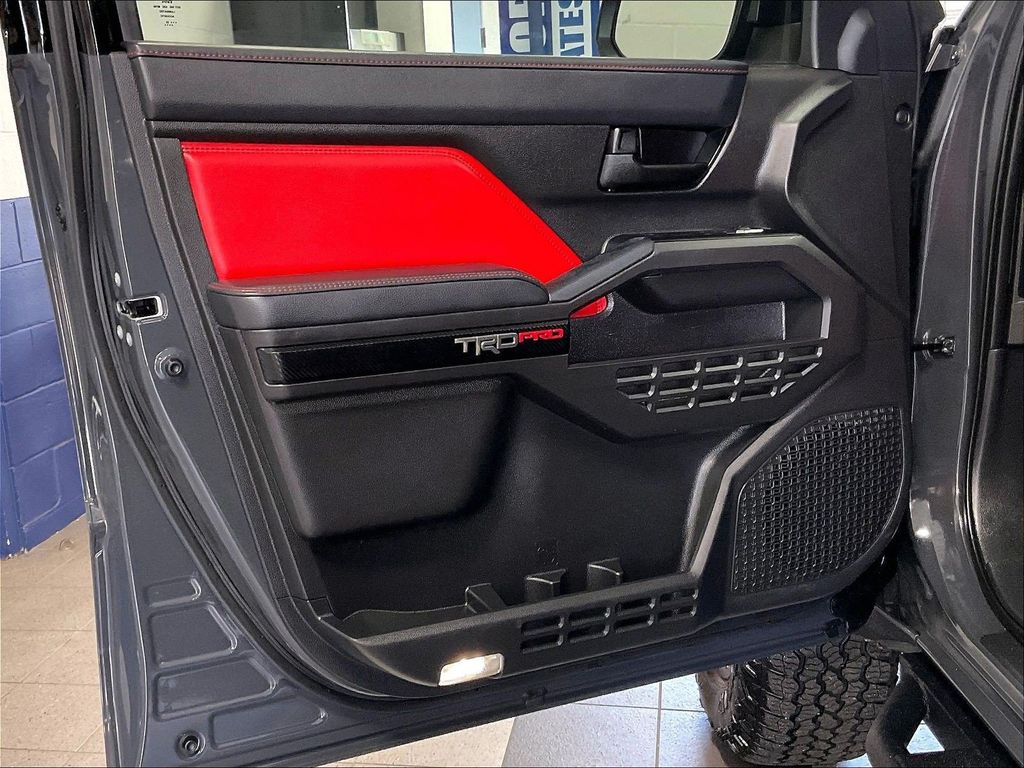 2025 Toyota Tacoma Hybrid — photo 9