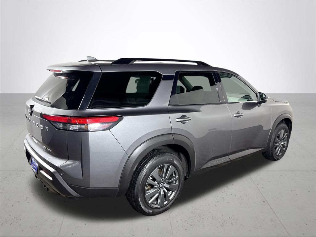 2022 Nissan Pathfinder SV