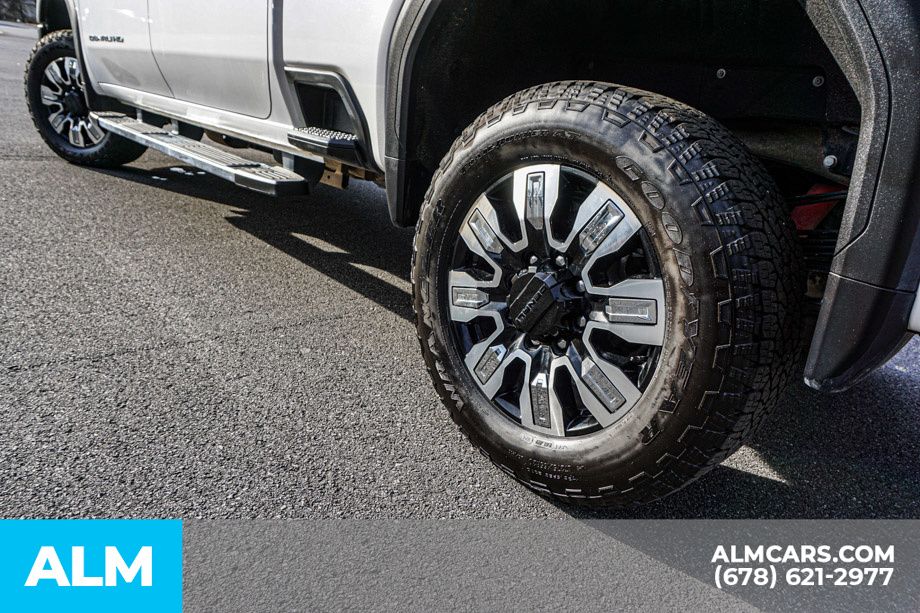 Used 2025 White GMC Denali image 16
