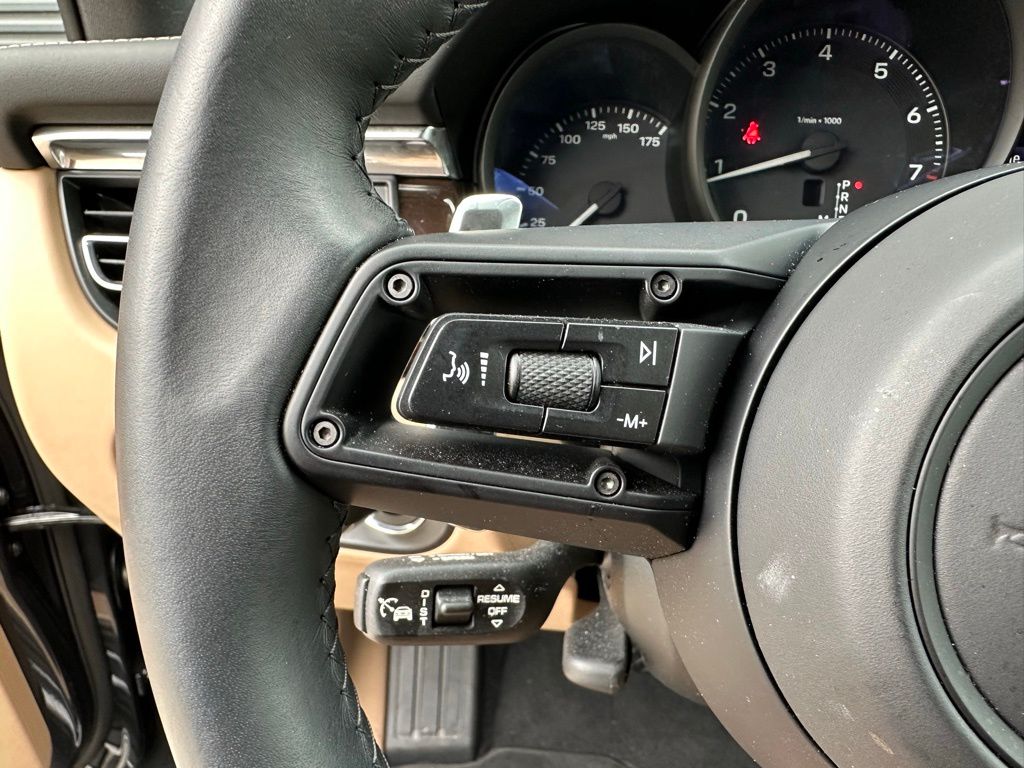 Thumbnail: 2025 Porsche Macan - 18