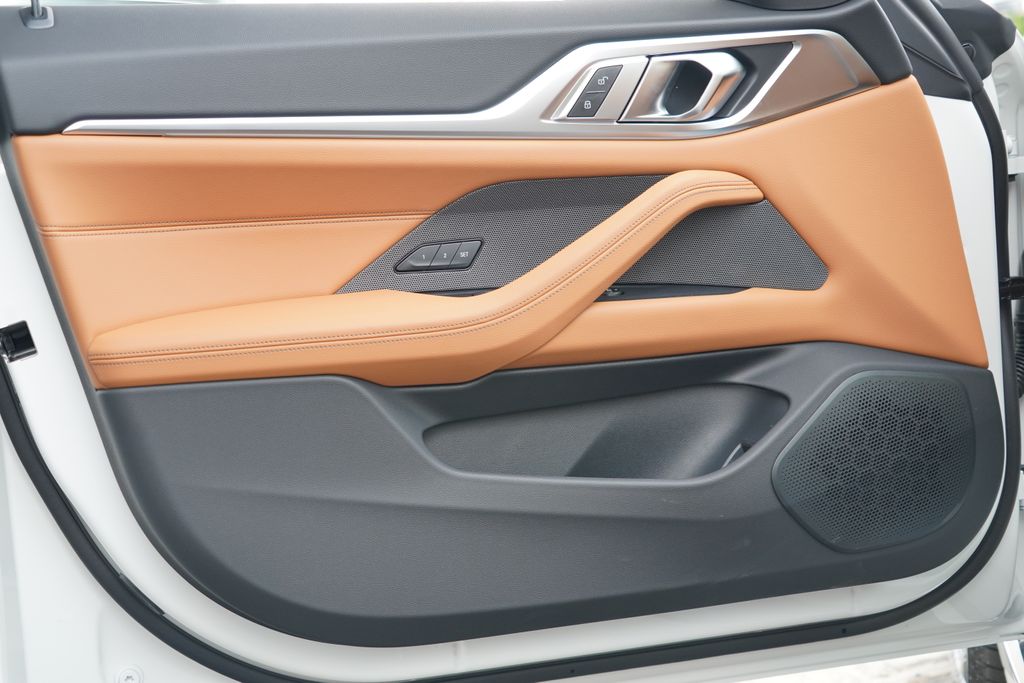 Thumbnail: 2026 BMW i4 - 9