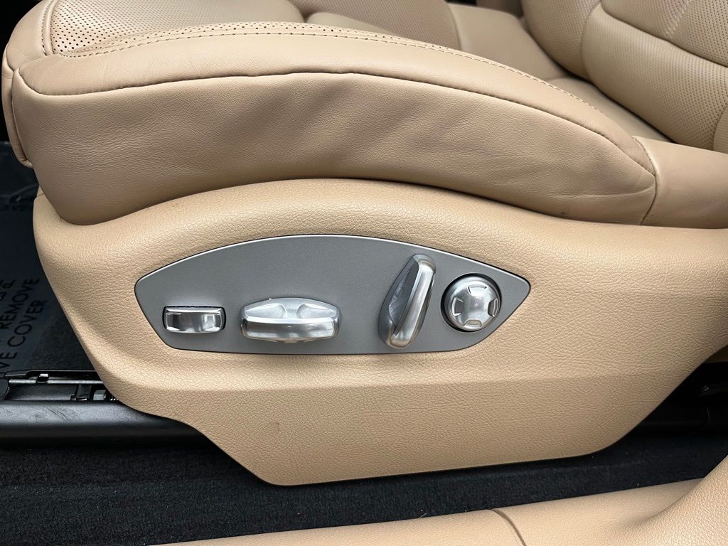 Thumbnail: 2025 Porsche Macan - 24