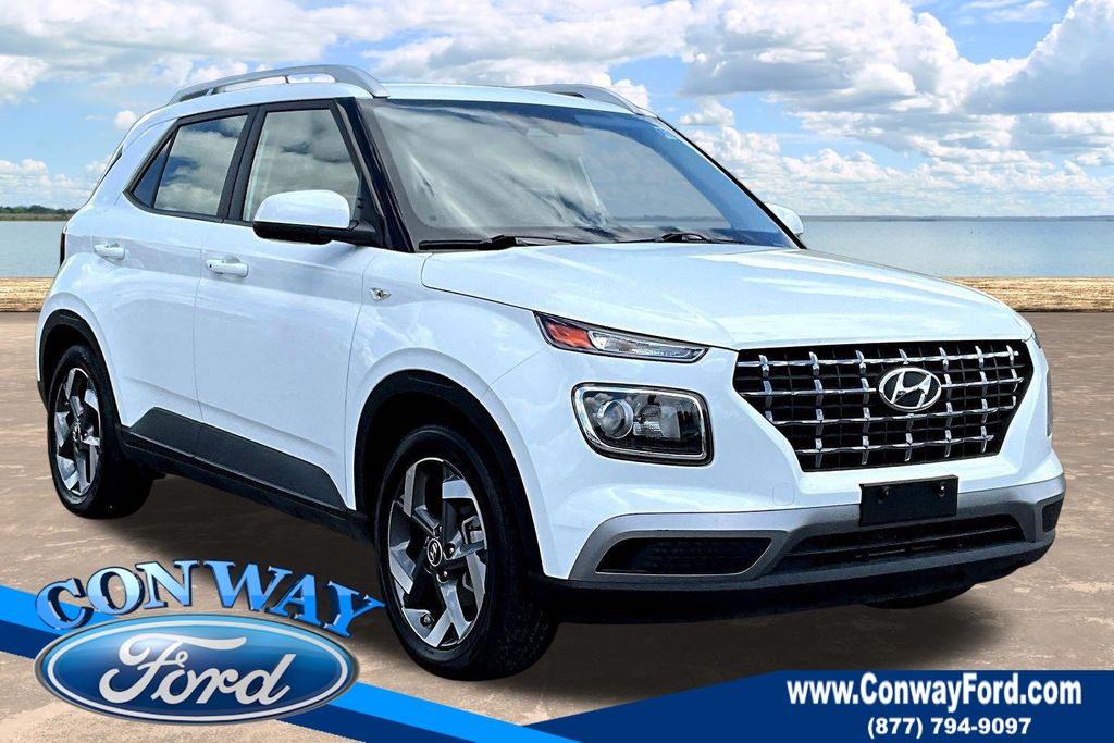 Lunar White 2025 Hyundai Venue SUV / Crossover Front-Wheel Drive Continuously Variable Transmission