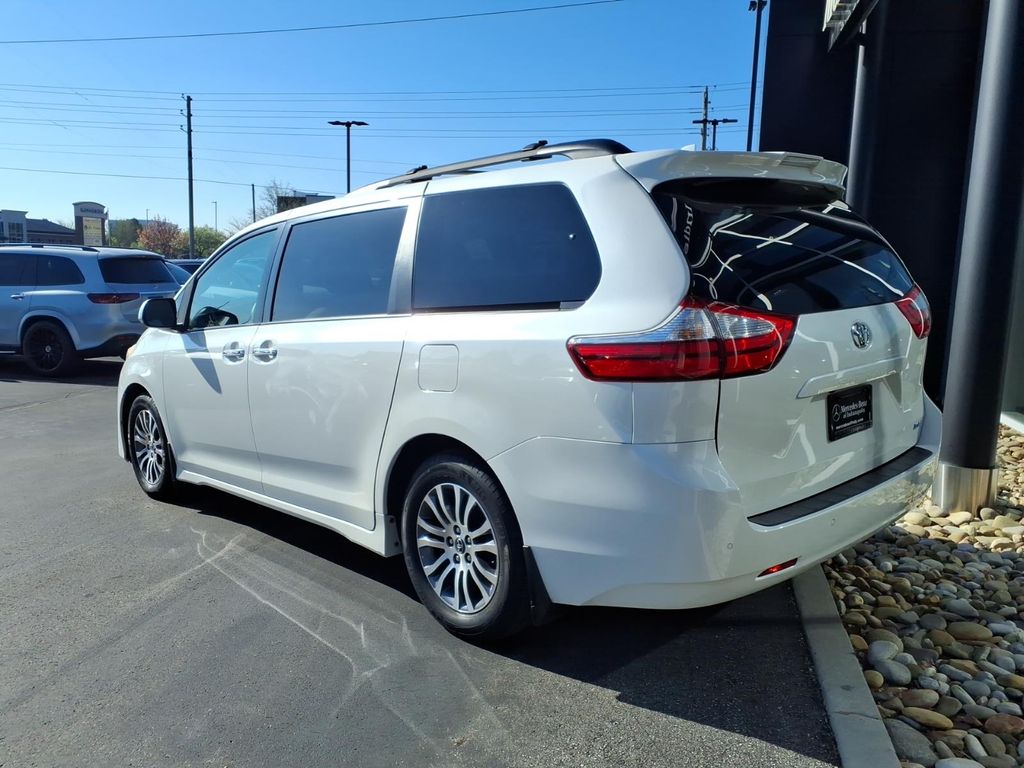 Used 2019 White Toyota XLE Premium image 4