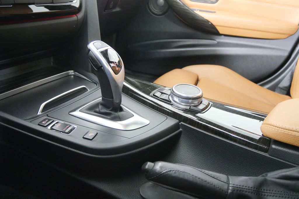 Thumbnail: 2017 BMW 3 Series - 26