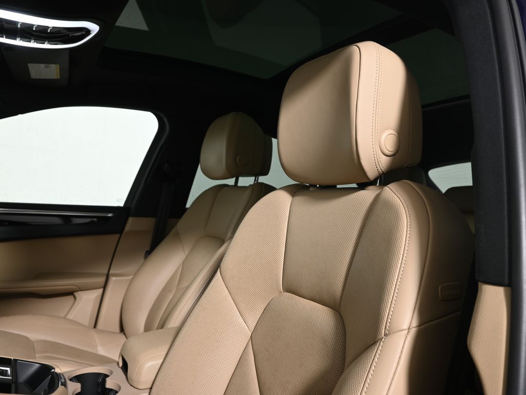 Thumbnail: 2022 Porsche Macan - 6