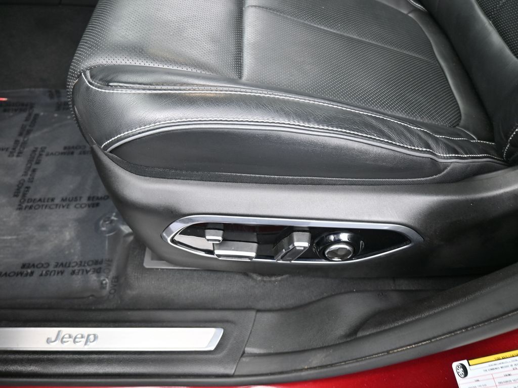 Used 2023 Velvet Red Pearlcoat Jeep Overland image 16