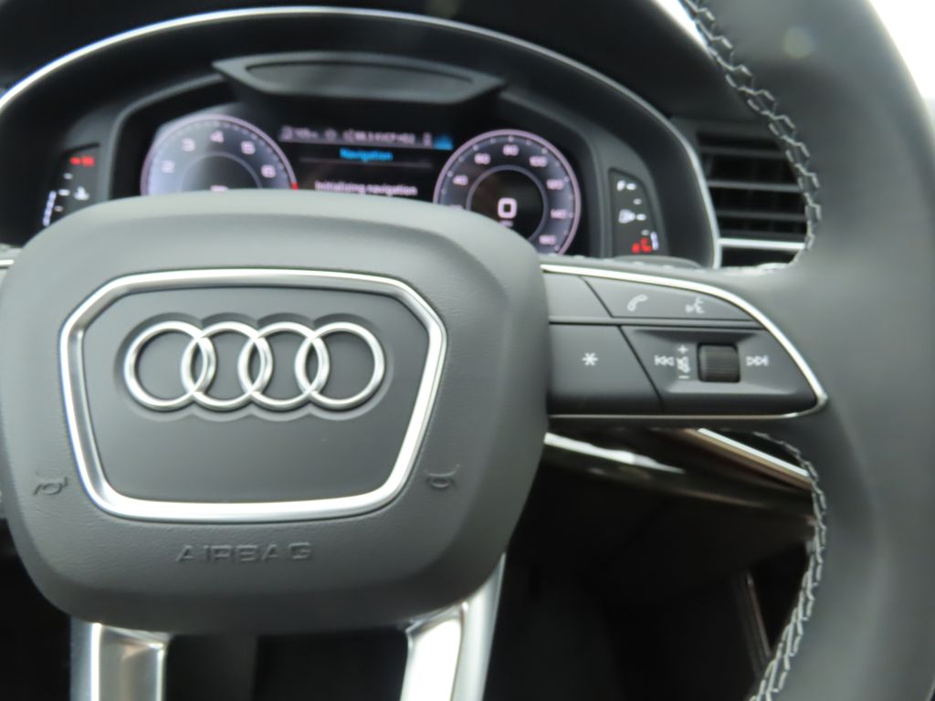 Thumbnail: 2025 Audi Q7 - 13