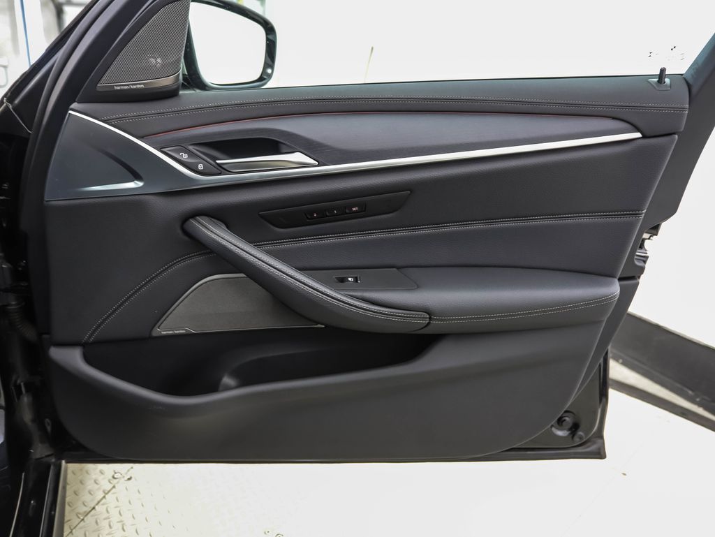 Thumbnail: 2023 BMW 5 Series - 29