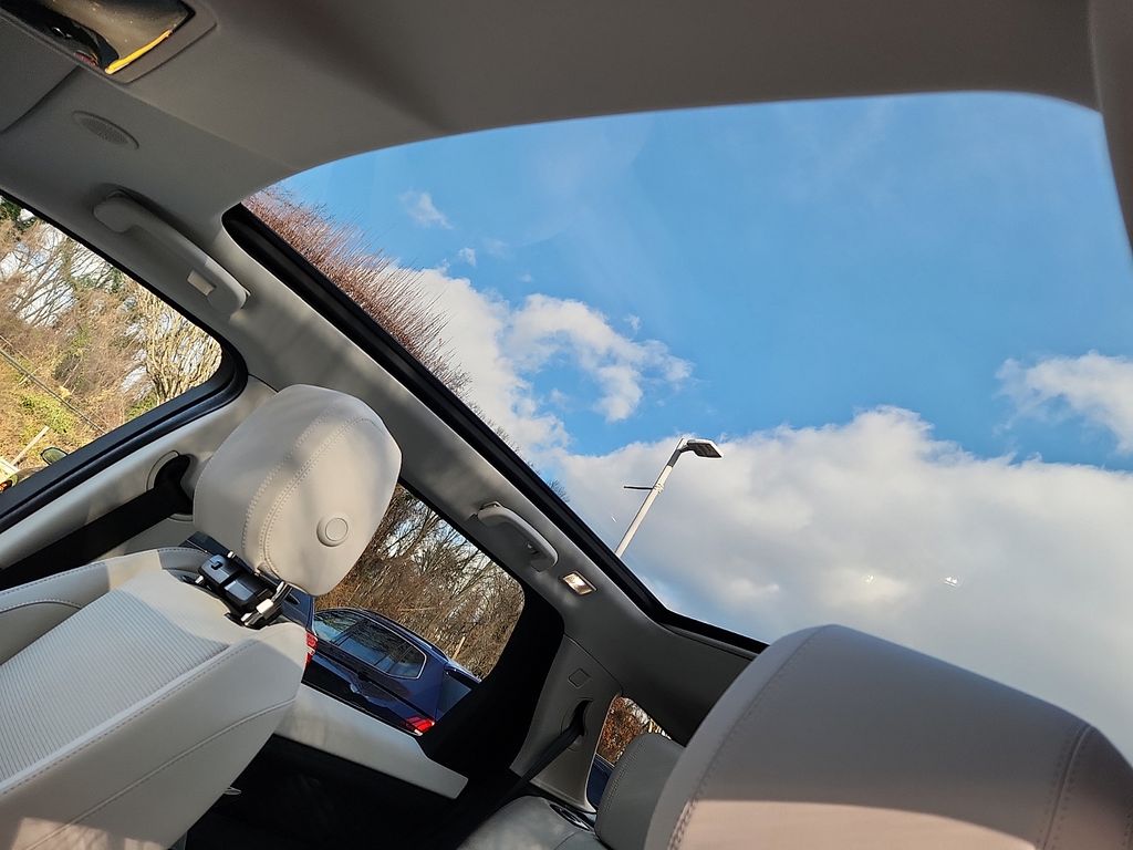 Thumbnail: 2025 Land Rover Discovery Sport - 14