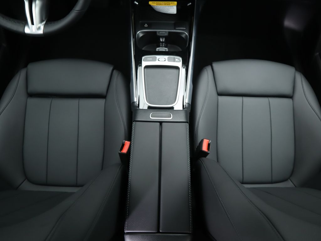 Thumbnail: 2025 Mercedes-Benz GLB - 17