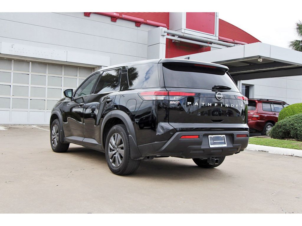 2024 Nissan Pathfinder S - 2