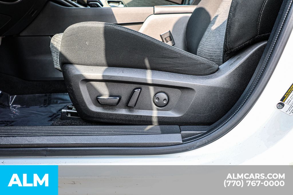 Used 2023 White Nissan SV image 23