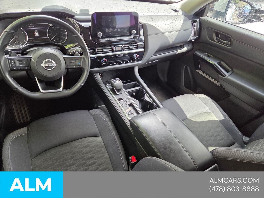 Used 2025 Silver Nissan SV image 7