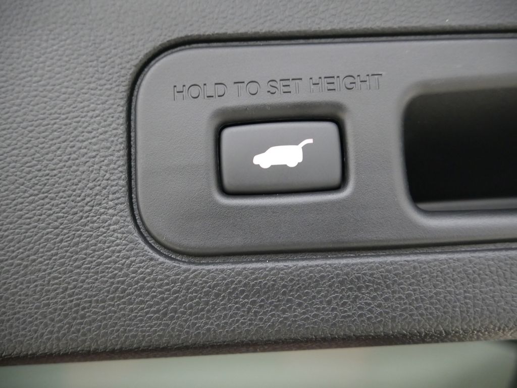 Thumbnail: 2025 Acura MDX - 25