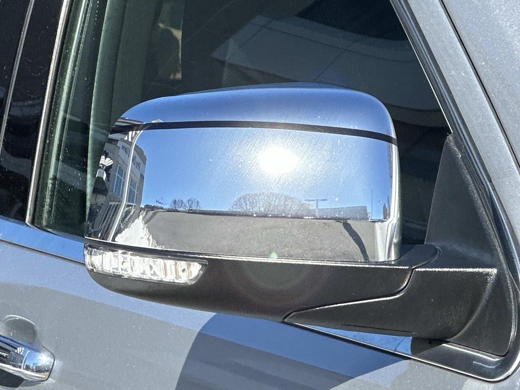 Thumbnail: 2017 Jeep Grand Cherokee - 6