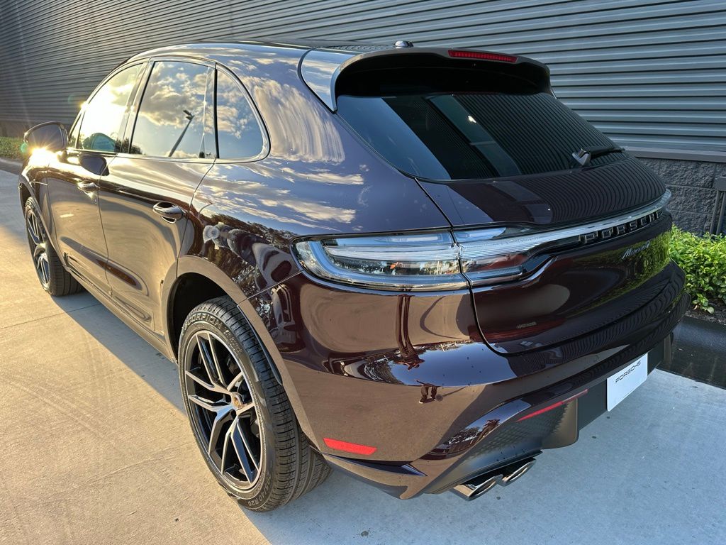 Thumbnail: 2026 Porsche Macan - 3