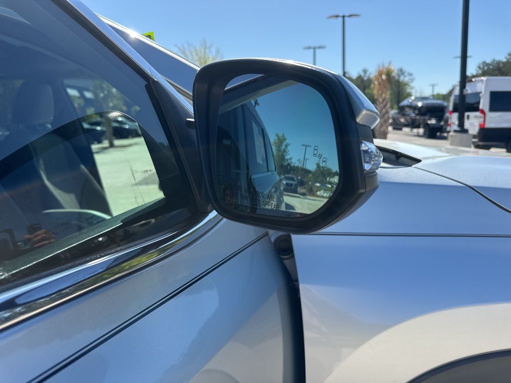 2019 Celestial Silver Metallic Toyota Highlander XLE FWD SUV