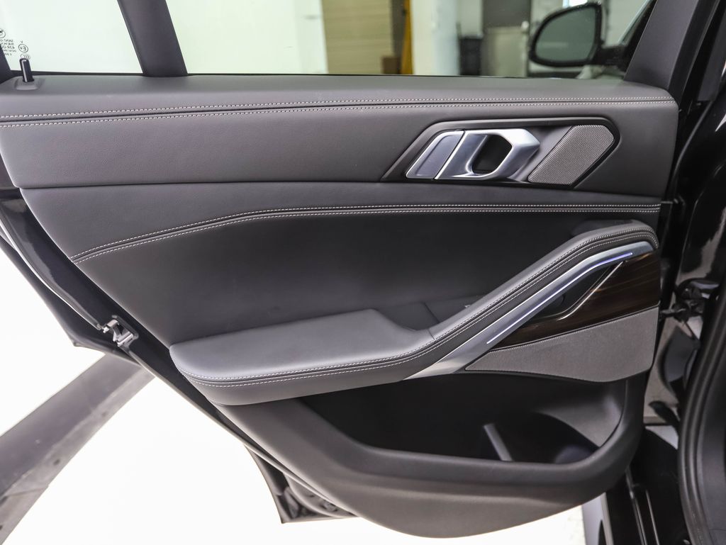 2025 BMW X6 xDrive40i 18