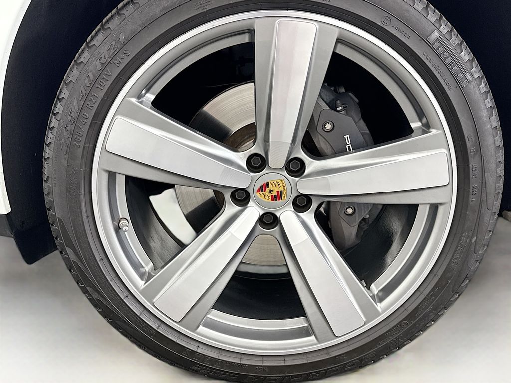 Thumbnail: 2024 Porsche Macan - 31