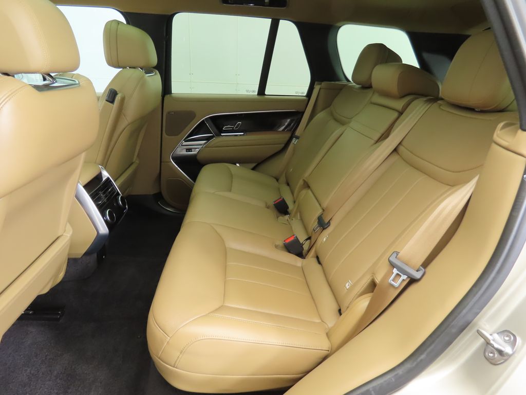 Thumbnail: 2023 Land Rover Range Rover - 21