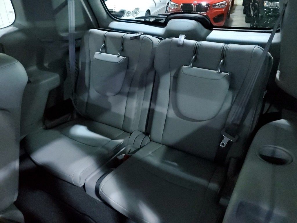 2012 Toyota Highlander Limited 29