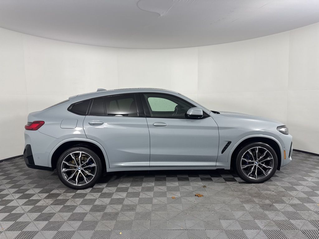 Thumbnail: 2023 BMW X4 - 4