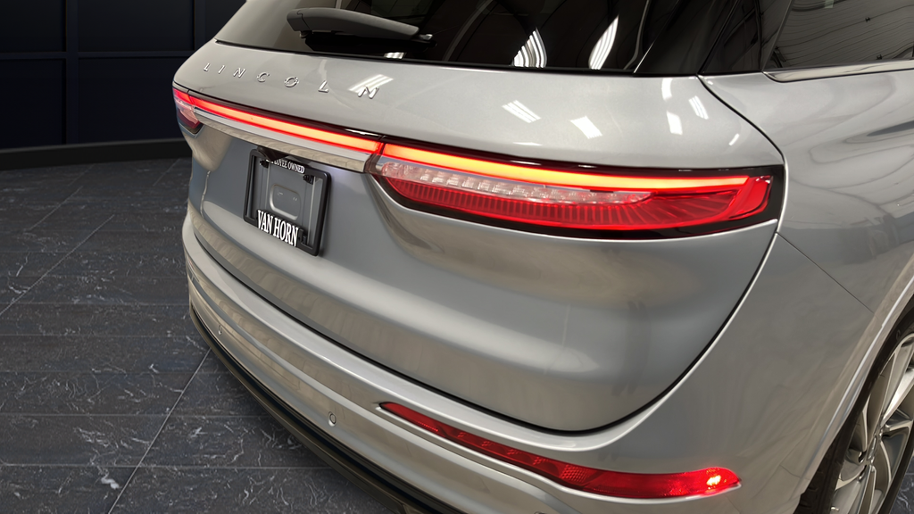 Used 2024 Silver Radiance Metallic Clearcoat Lincoln Grand Touring image 38