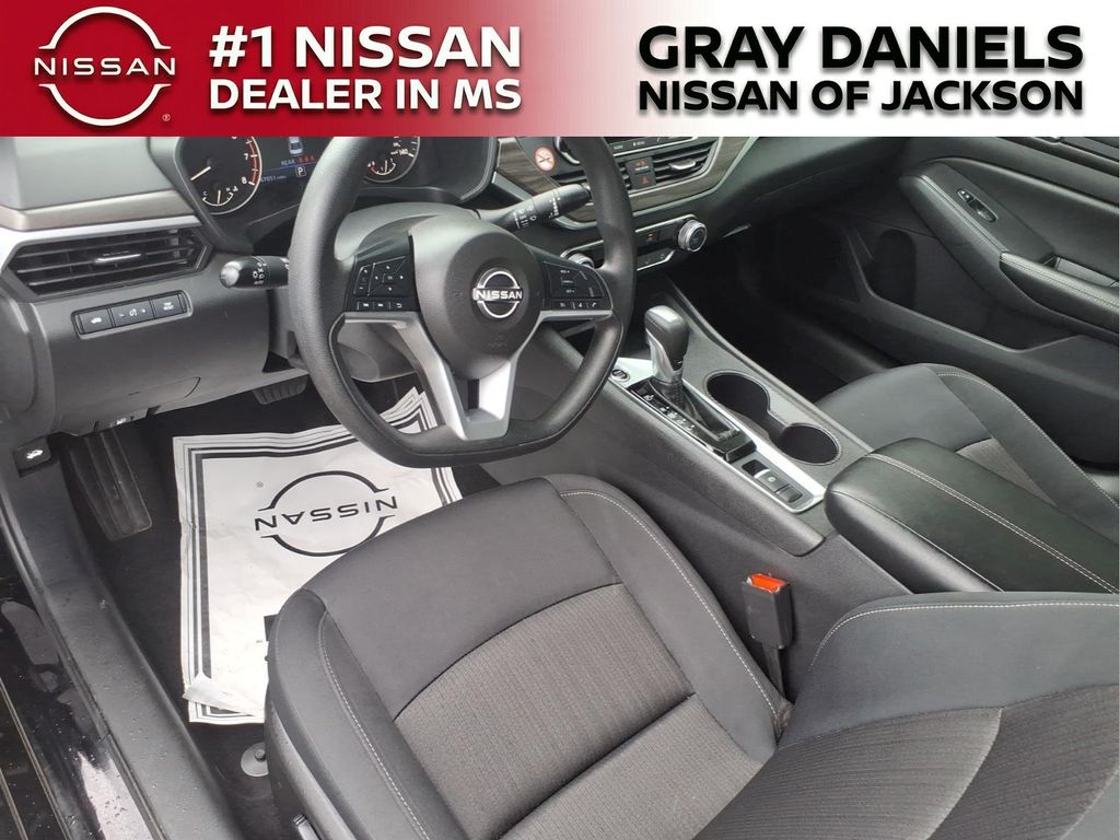 Used 2025 Nissan Altima Sedan