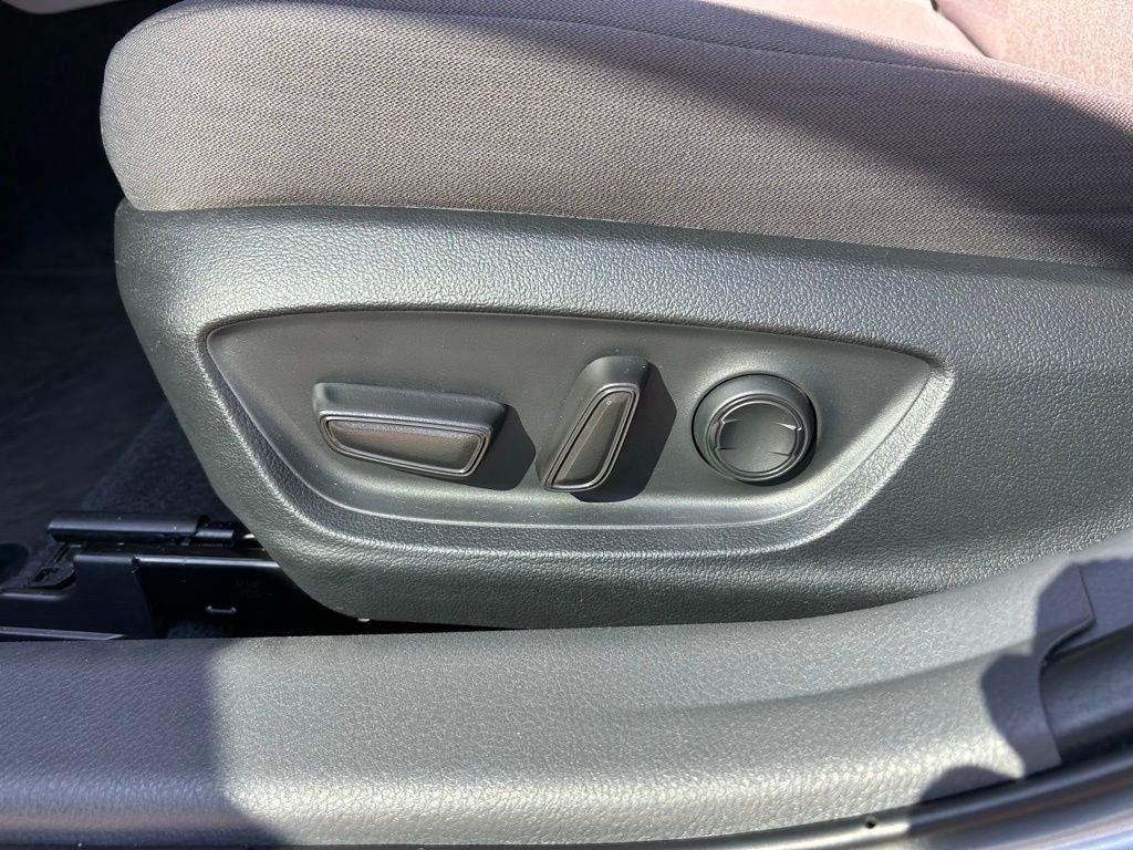 Thumbnail: 2023 Toyota Camry - 16