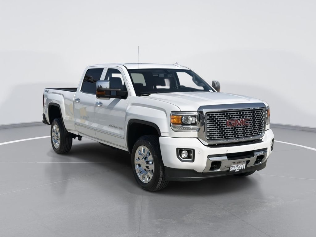 2015 GMC Sierra 2500HD Denali Crew Cab SB 4WD