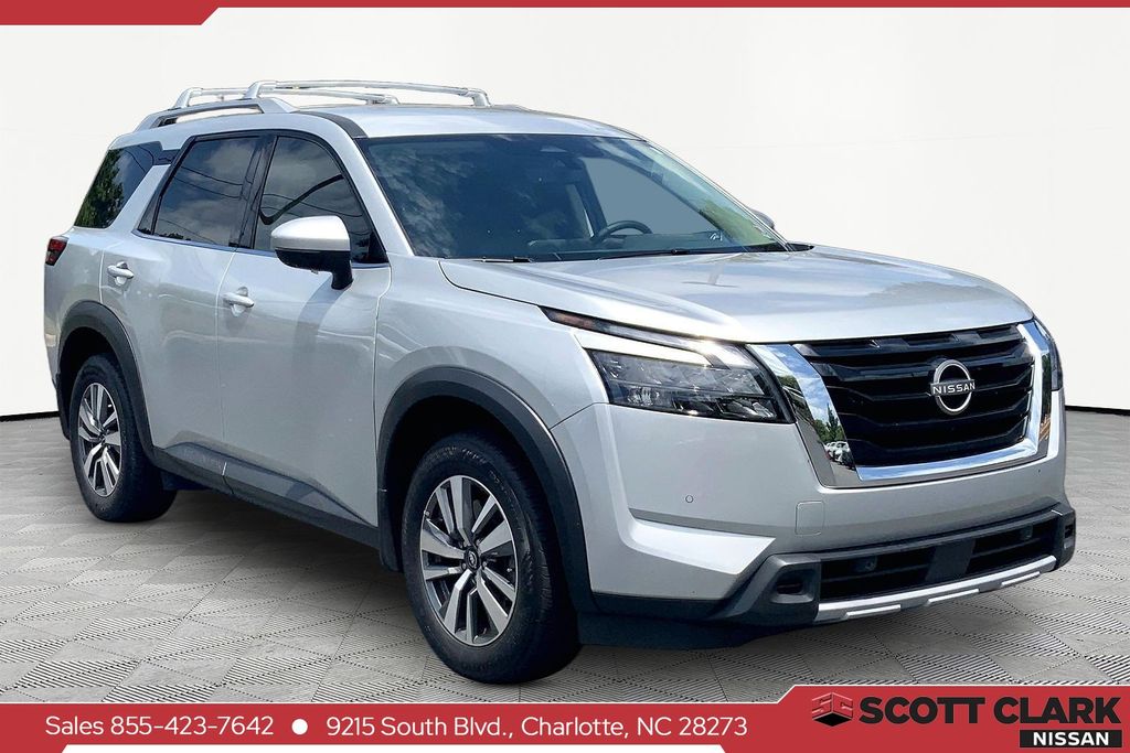 2025 Nissan Pathfinder SL