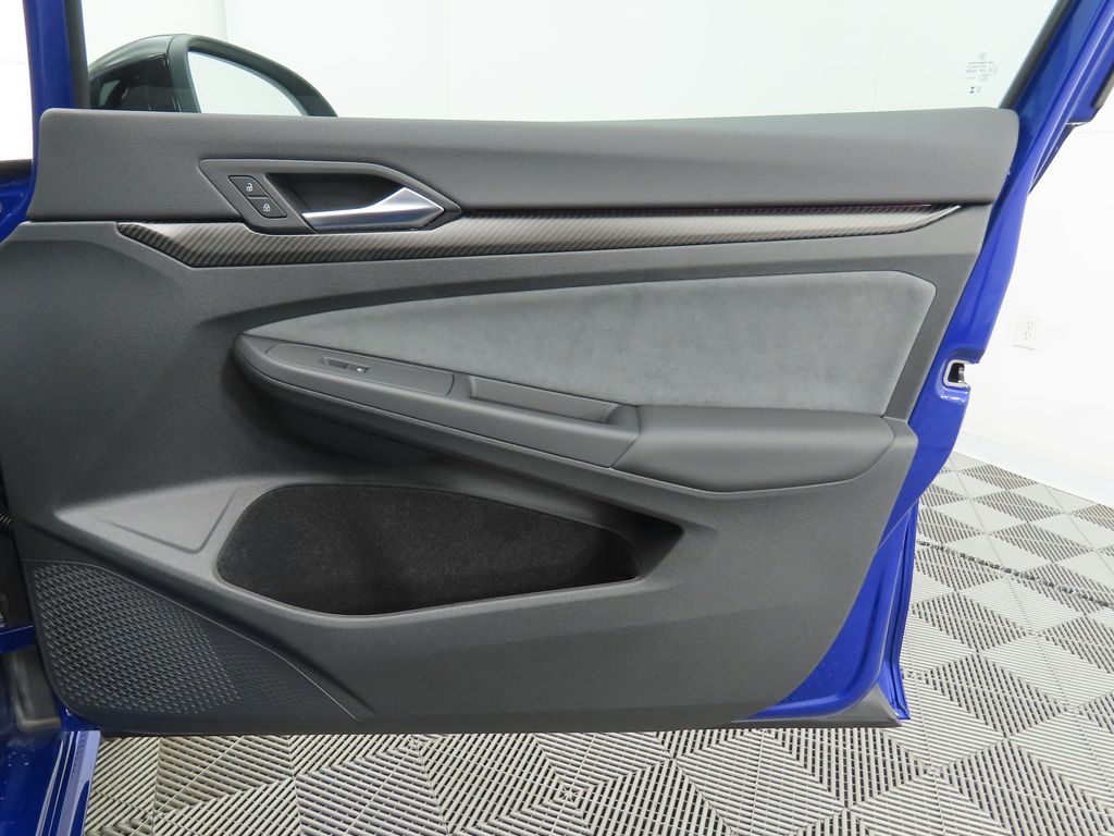 Thumbnail: 2025 Volkswagen Golf - 25