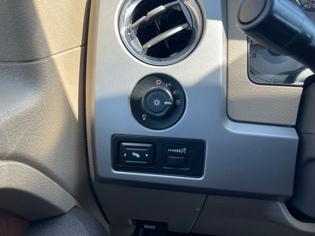Used 2009 Brown Ford Lariat image 24