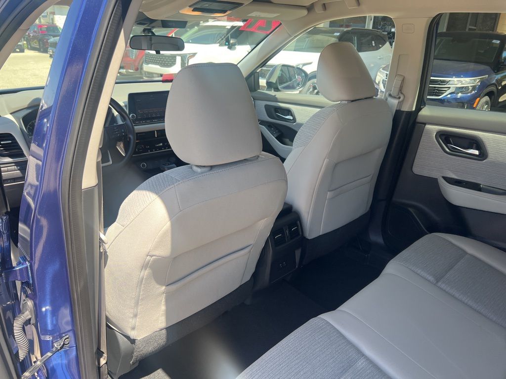 2021 Nissan Rogue SV photo