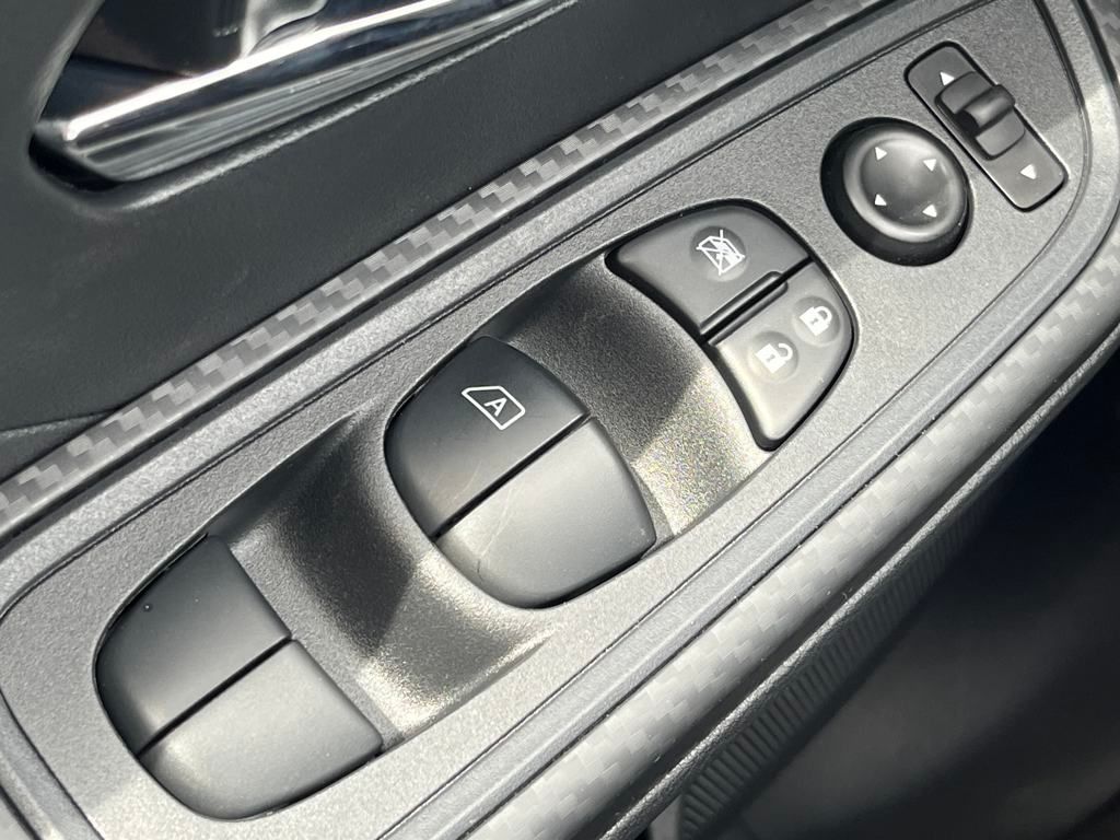 2025 Nissan Versa 1.6 SV photo