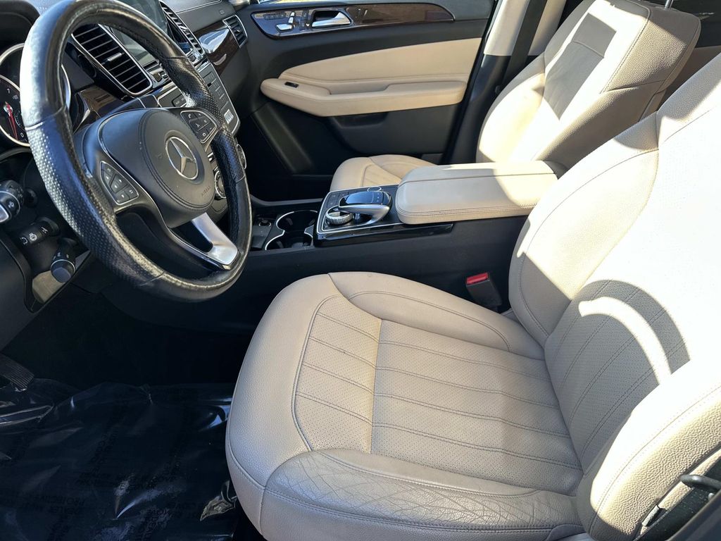 Thumbnail: 2018 Mercedes-Benz GLS - 29