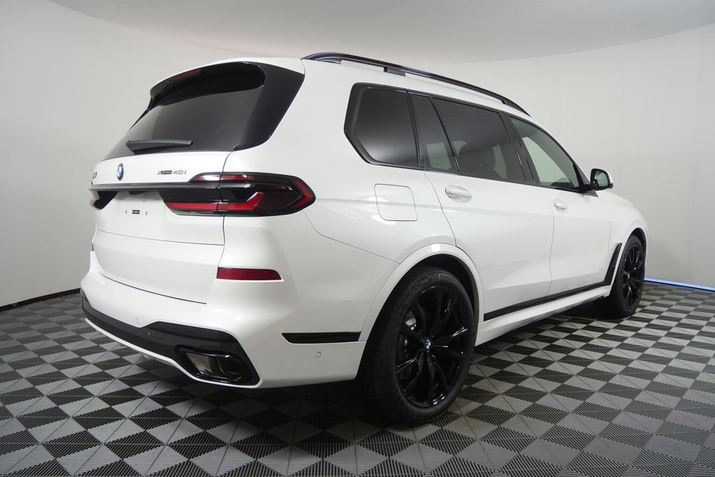 Thumbnail: 2027 BMW X7 - 3