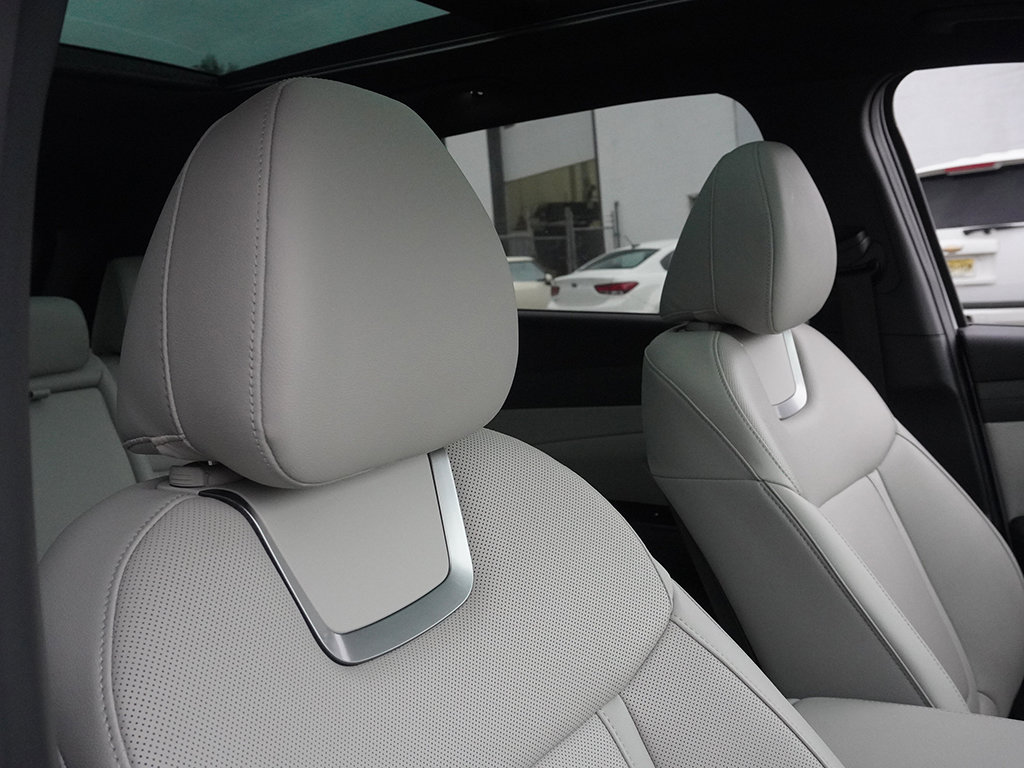 Used 2025 White Hyundai Limited image 33
