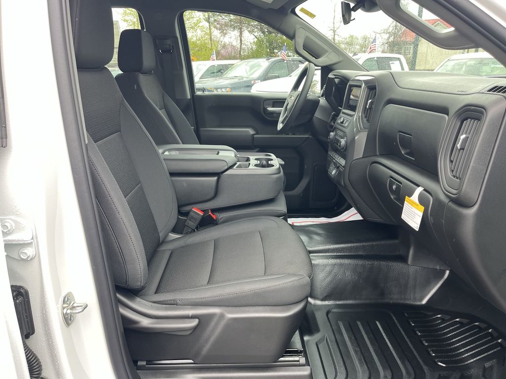 2025 Chevrolet Silverado 1500 WT photo