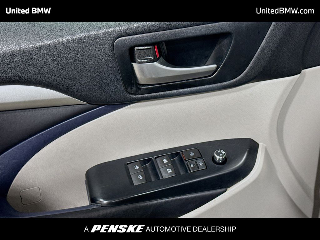 Thumbnail: 2017 Toyota Highlander - 3