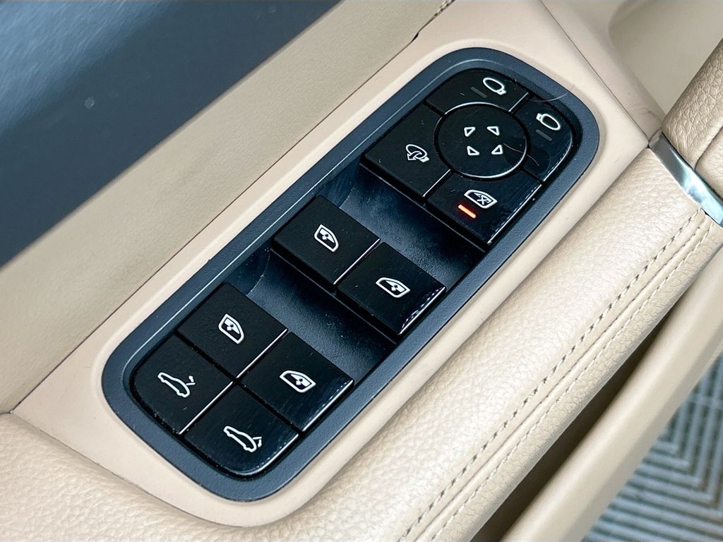 Thumbnail: 2020 Porsche Cayenne - 24