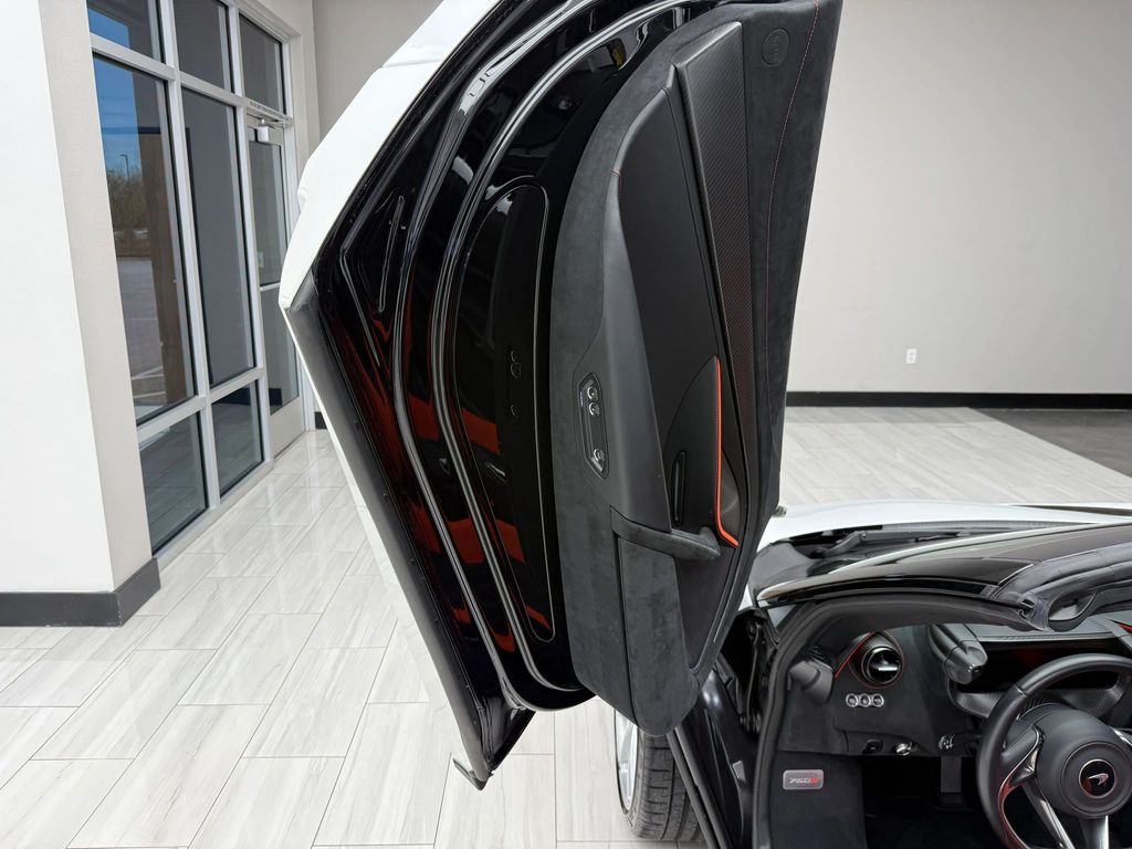 2024 McLaren 750S