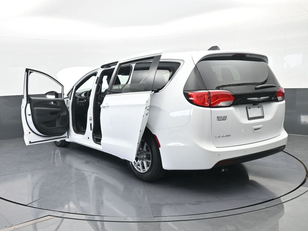 Used 2026 Bright White Clearcoat Chrysler LX image 73