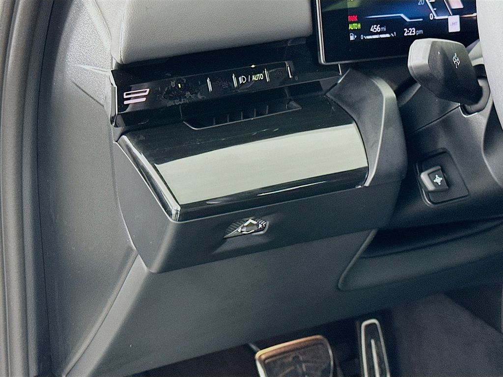 Thumbnail: 2025 BMW 5 Series - 10