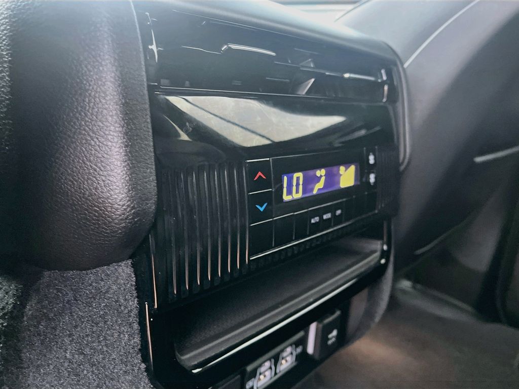 Used 2025 Black Jeep Base image 26