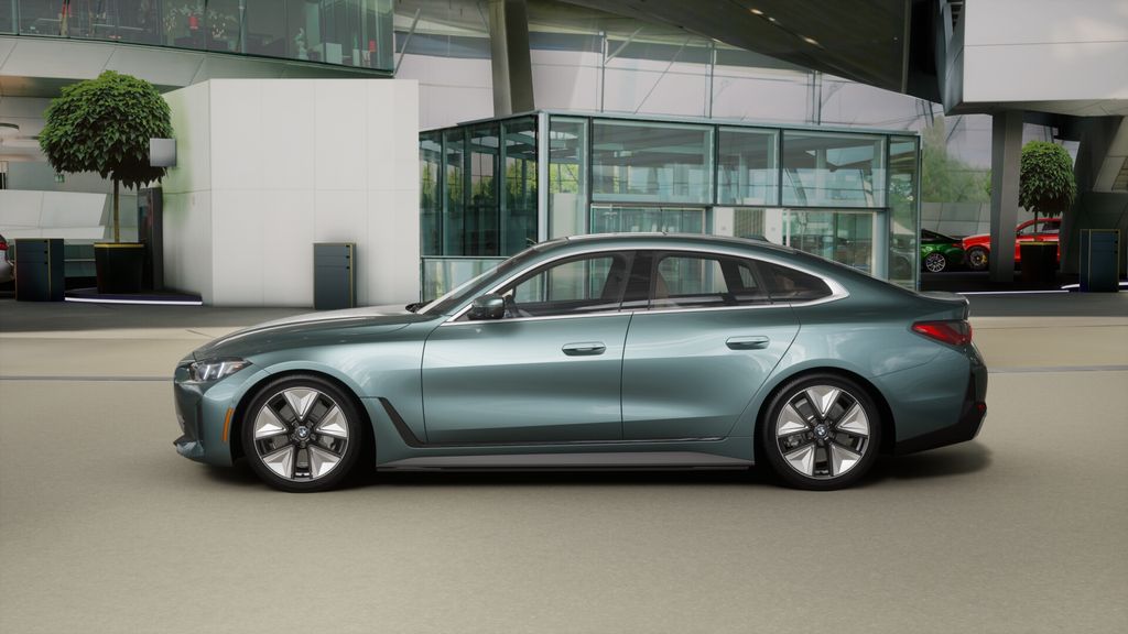 Thumbnail: 2025 BMW i4 - 30