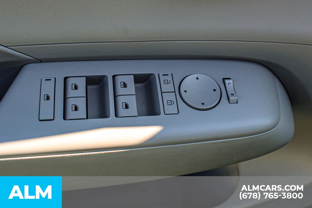 Used 2025 Black Hyundai SEL image 35