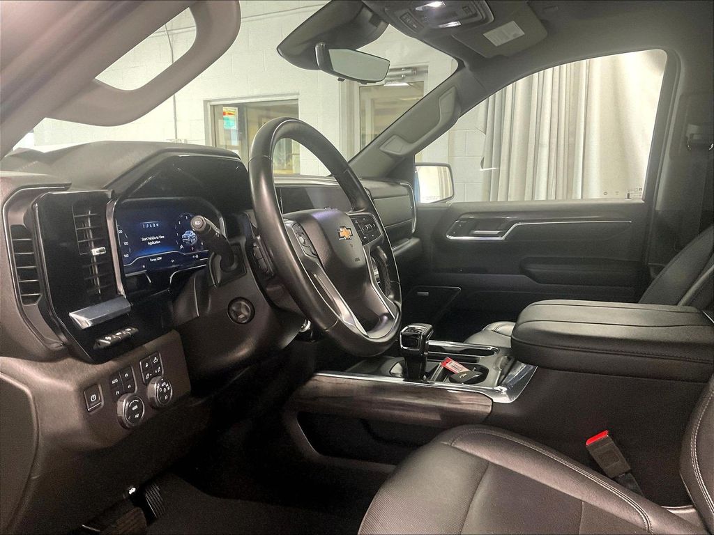 2024 Chevrolet Silverado 1500 — photo 8